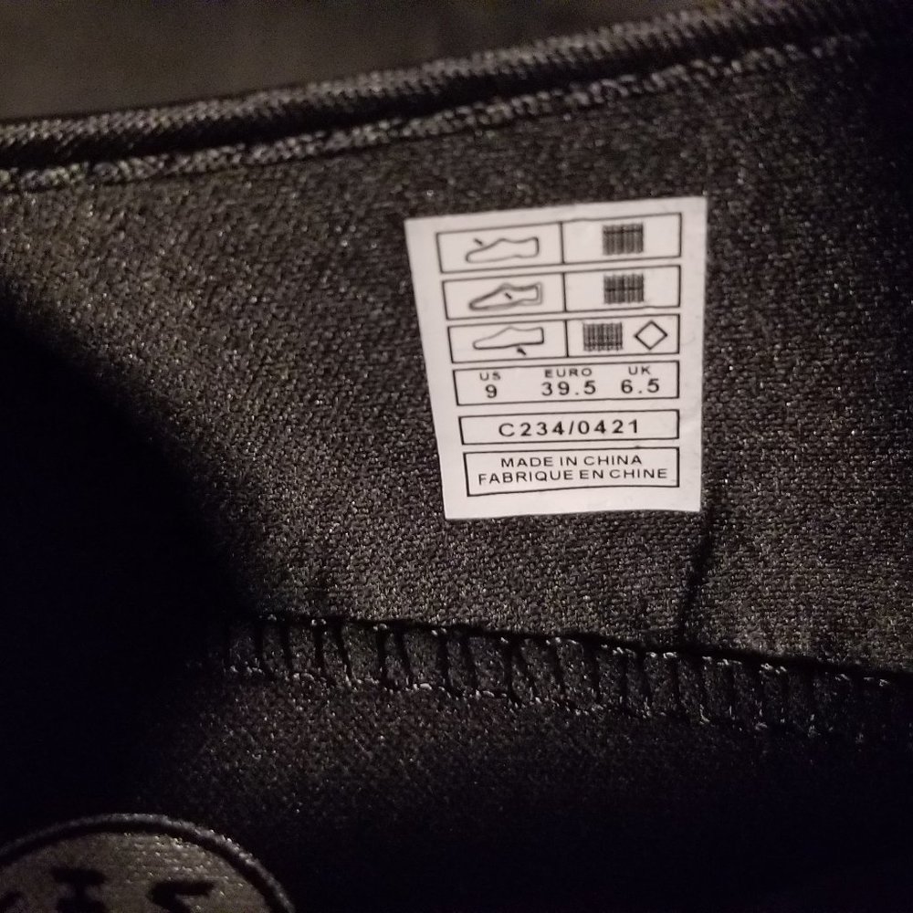 Size 9 womens shoes - Picture 3 of 4